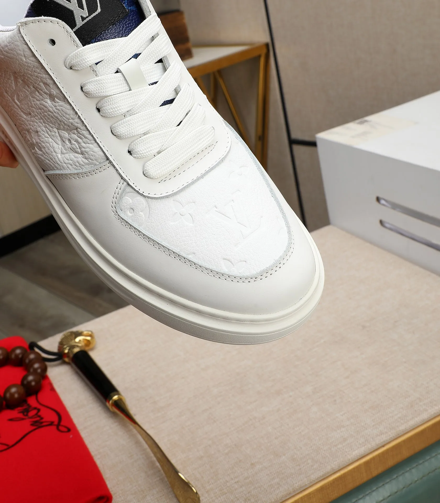 Men's shoes 💰540 💰(Niuli: full package) louis vuitton (Louis Vuitton/lv) top 🔍🔍 new models are on sale at the same time at the counter. The upper 🇮🇹 is imported from Italy, first-layer cowhide, and the lining is fully imported cowhide. 💪💪, completely 1⃣️ to 1 ⃣️Re-engraved🇮🇹💪💪, ⚠Sole: The original sole is specially provided by the original factory, the exclusive movable molded sole is super comfortable, ⚠The original factory follows the order, 🔍🔍high quality, you can enter and exit the counter at will, welcome to compare⚠. Code number:38-44